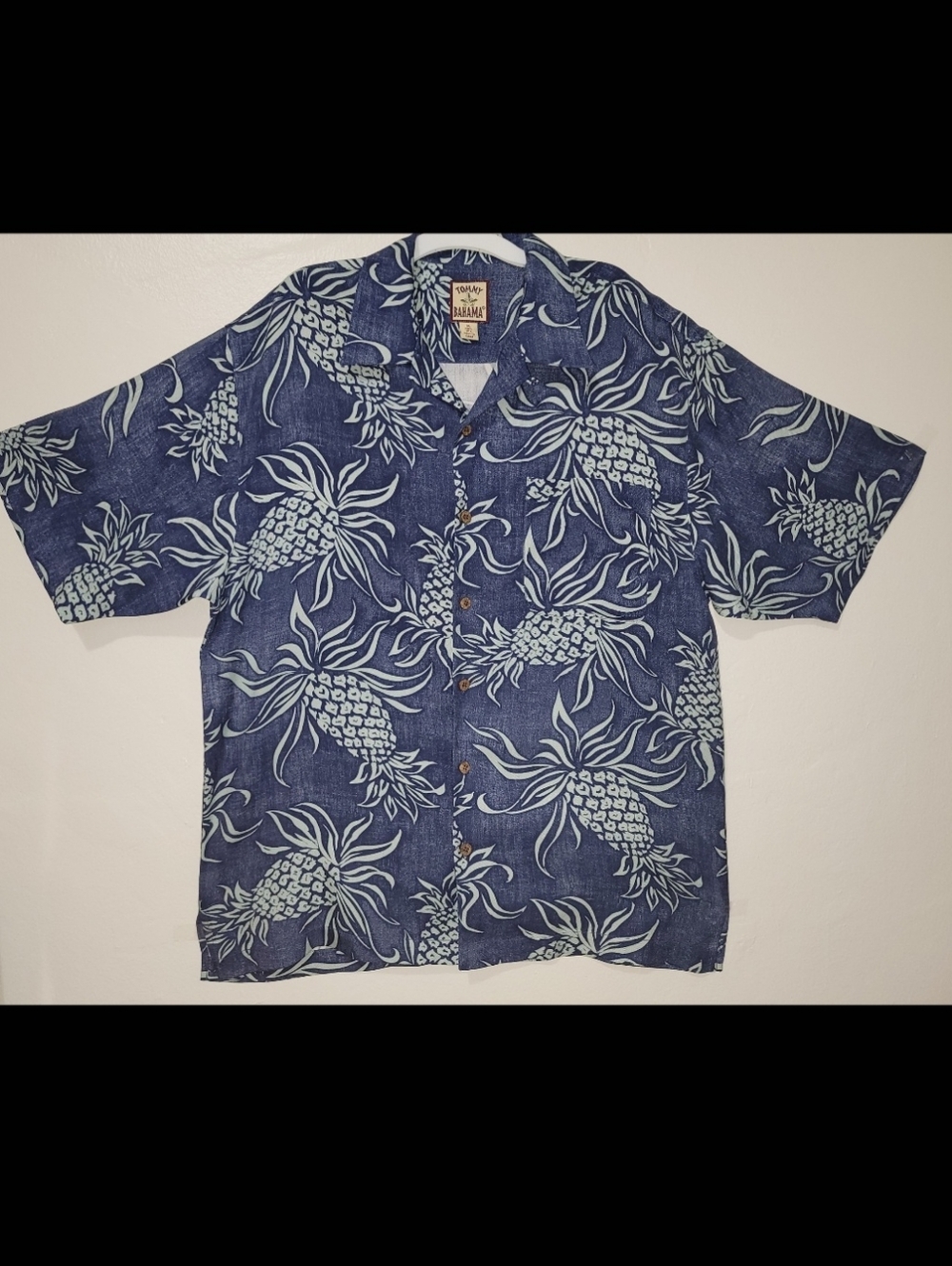 Tommy Bahama Navy and White Pineapple Print Men M